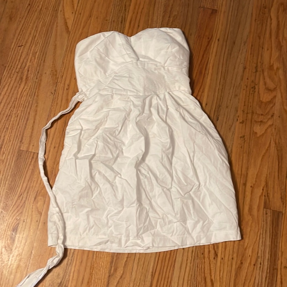 White strapless dress with pockets